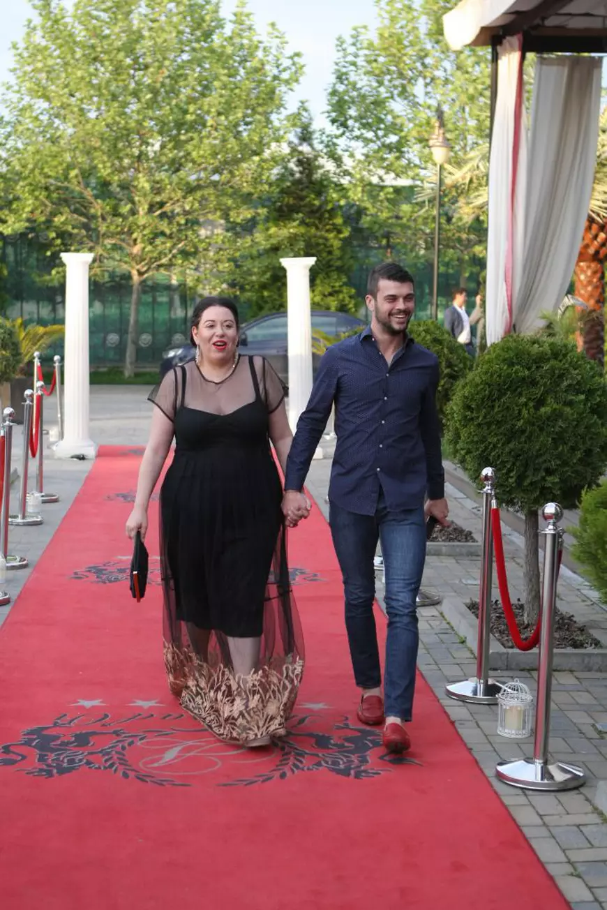 Vedetele și-au pregătit bagajele pentru vacanța de vară