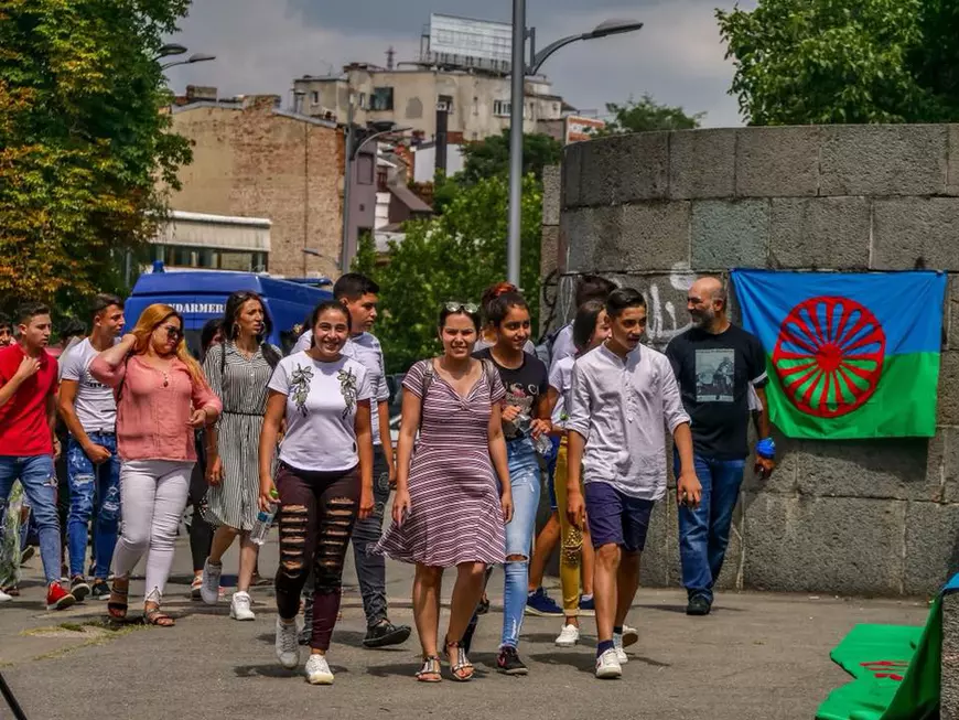 Vă recomandăm 7 superlecturi de weekend. De la investigaţia care contrazice o poveste publicată de The New York Times până la pompierul ars în misiune plimbat între spitale