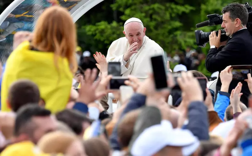 Oana Roman: "Vreau să trăiesc ziua în care măcar un episcop, nu Patriahul, o să sărute smerit mâna unei femei"