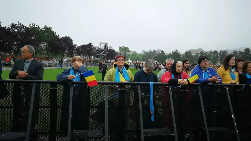 VIDEO | Finalul vizitei istorice a Papei Francisc în România. Suveranul Pontif a plecat în aplauzele și uralele românilor: „Mă întorc acasă îmbogăţit”