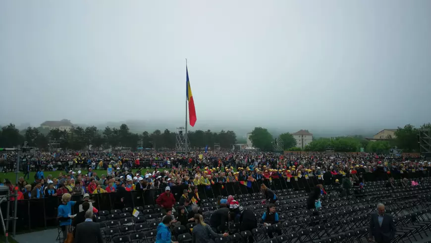 VIDEO | Finalul vizitei istorice a Papei Francisc în România. Suveranul Pontif a plecat în aplauzele și uralele românilor: „Mă întorc acasă îmbogăţit”