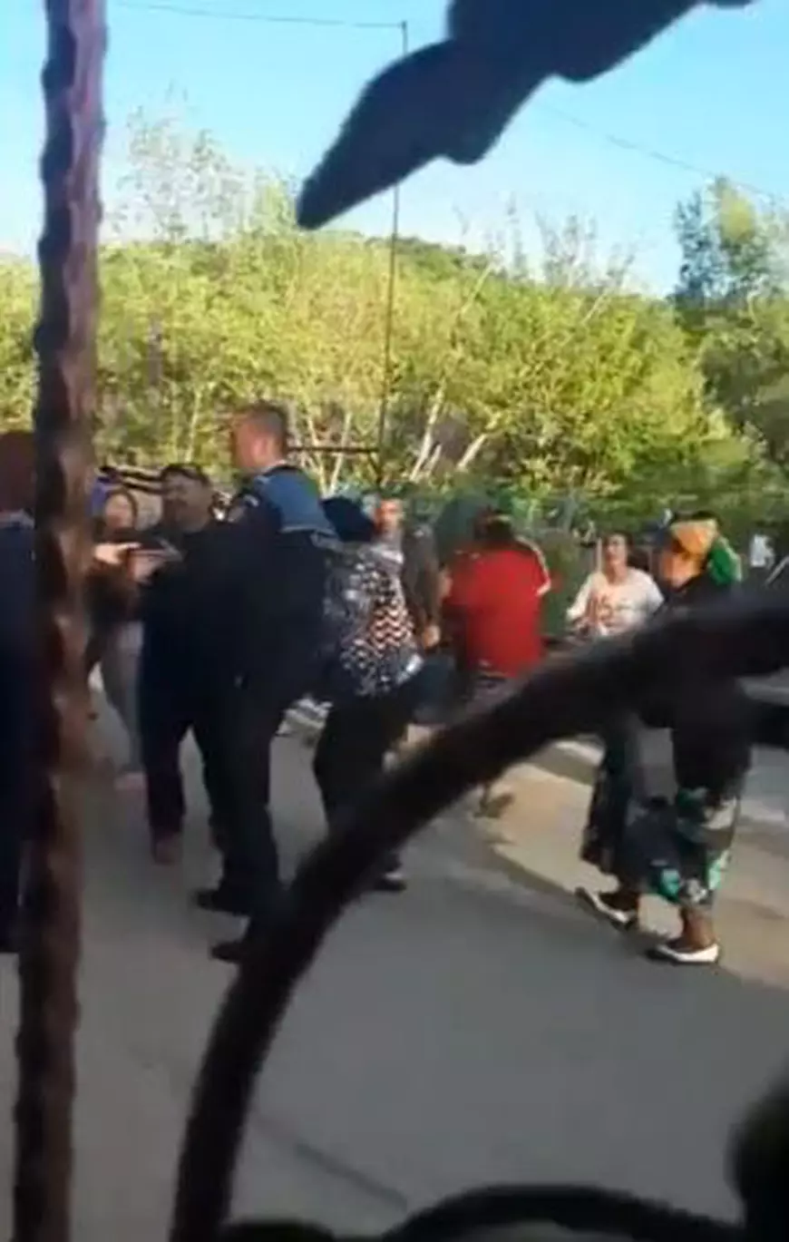 Polițistă însărcinată, lovită în burtă în timpul unei intervenții în Argeș