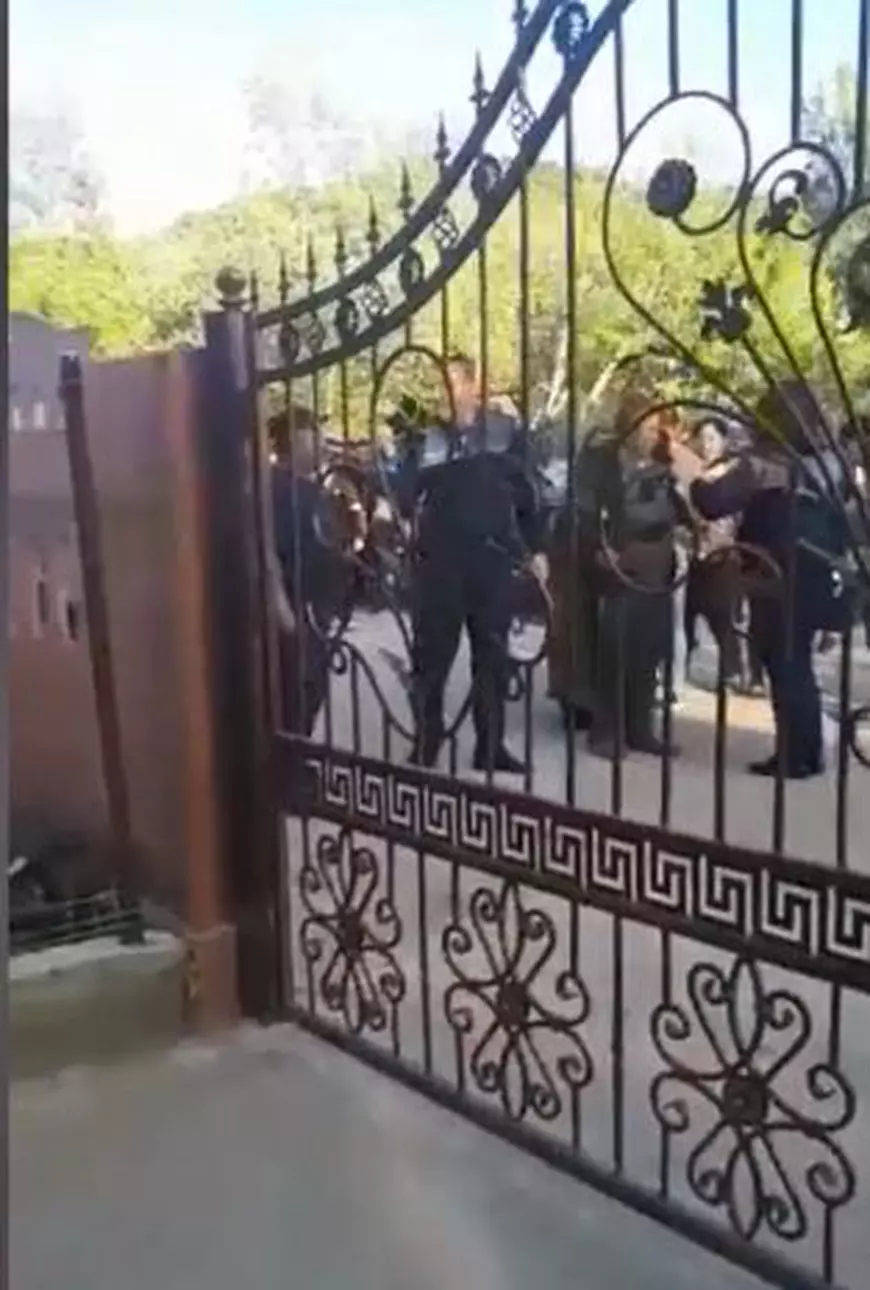 Polițistă însărcinată, lovită în burtă în timpul unei intervenții în Argeș