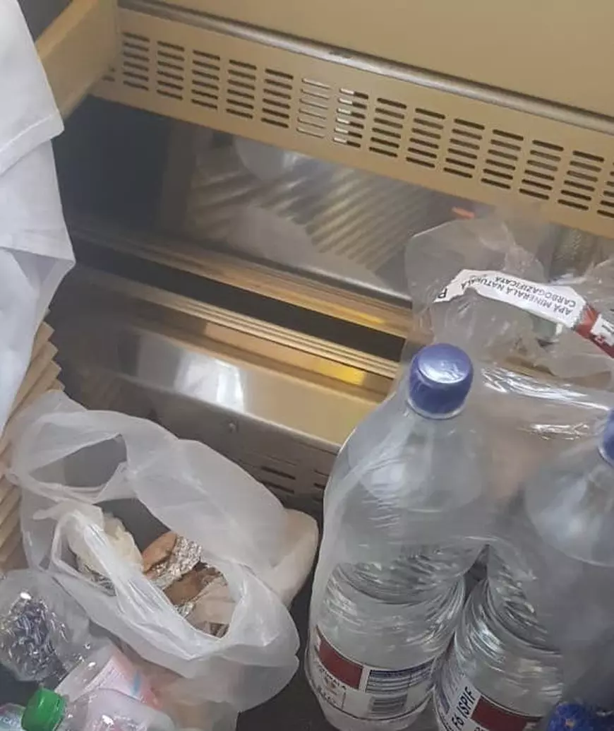 Cum s-a pregătit un român pentru o călătorie de 12 ore cu trenul. ”Mi-am luat 4 litri de apă, o baterie externă, încărcătoare și mâncare pentru 24 de ore”. Au trecut 20 de ore de când e pe drum