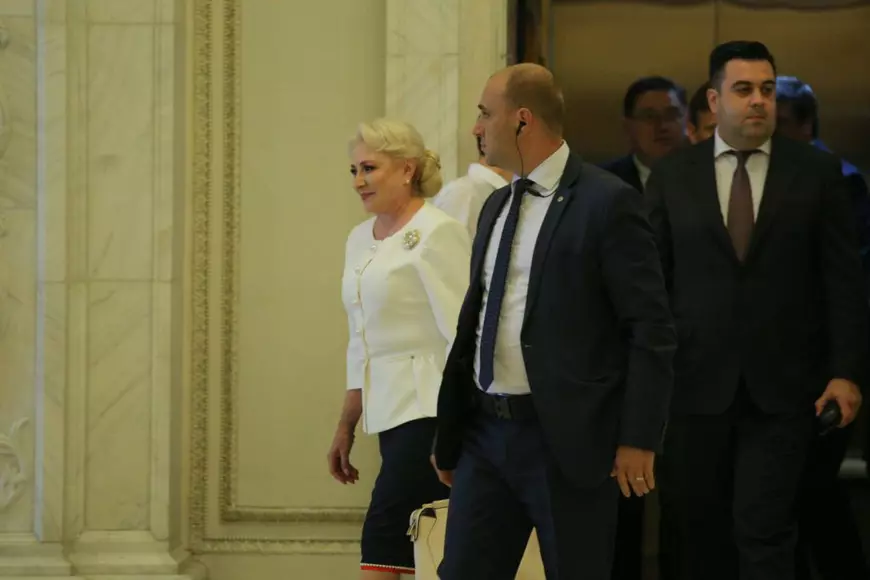 UPDATE | Moţiunea de cenzură a fost respinsă de Parlament. Guvernul Dăncilă rămâne în funcţie - VIDEO