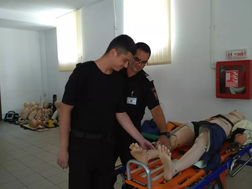 Fiul pompierului care a murit salvând doi muncitori va fi, în două luni, subofiţer ISU. Andrei Boitan și-a respectat  promisiunea făcută la 13 ani!