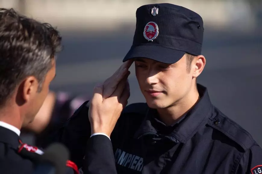 Fiul pompierului care a murit salvând doi muncitori va fi, în două luni, subofiţer ISU. Andrei Boitan și-a respectat  promisiunea făcută la 13 ani!