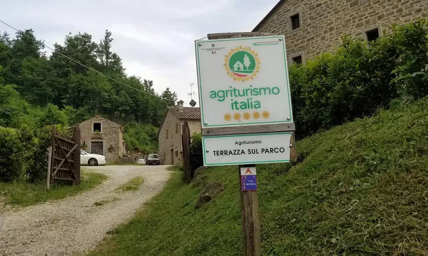 Am stat la ferma pe unde treceau, acum aproape 1.000 de ani, pelerinii români în drum spre Vatican! Italianul Mauro Mancini îngrijește construcția care a fost, pe vremuri, spital medieval