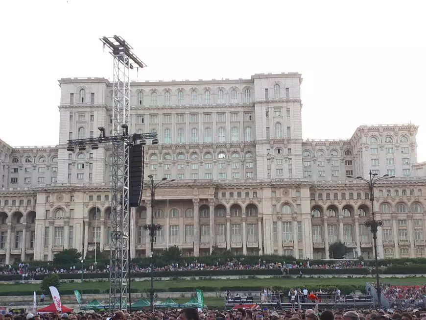 Jon Bon Jovi le-a cerut scuze celor 40.000 de fani din Piața Constituției: „Îmi pare rău că nu am fost chiar pe ritm”