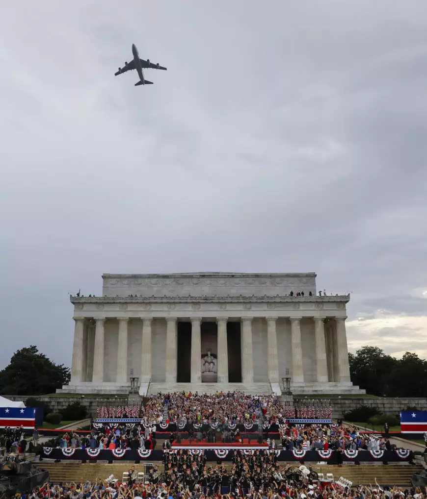 Ziua Indepedenţei sărbătorită la Washington cu paradă militară. Trump: „SUA vor plasa în curând steagul american pe Marte”