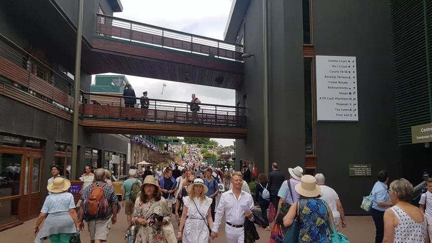 VIDEO | Reacția uimitoare a publicului din fața complexului de la Wimbledon atunci când Simona Halep a câștigat meciul