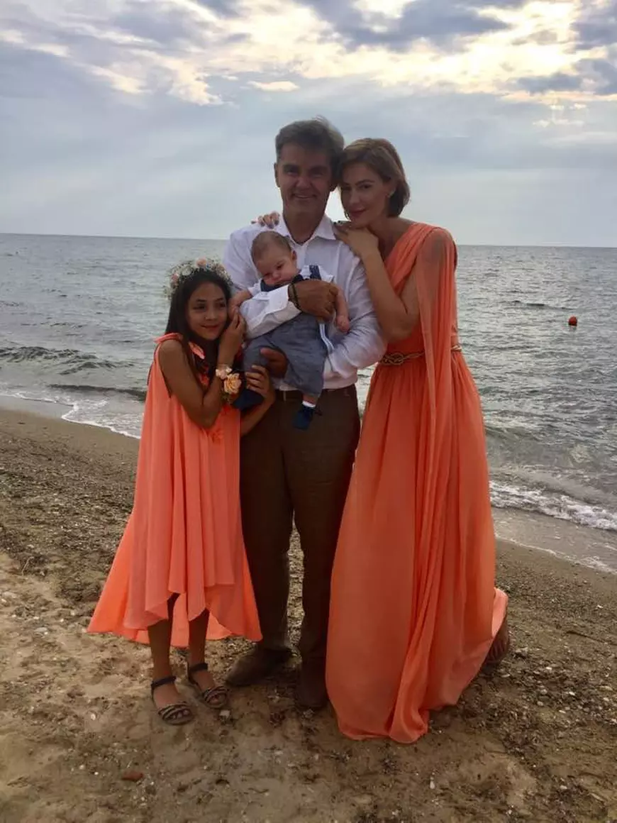 Roxana Ciuhulescu a plecat în Grecia cu toată familia. N-au speriat-o alertele de vreme rea!