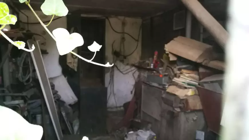 CORESPONDENȚĂ DIN CARACAL | Imagini cu casa suspectului de crimă. Vecinii spun că bărbatul nu lăsa străini în curtea lui