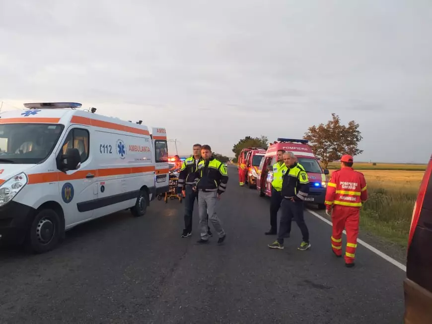 Accident grav în județul Constanța. Trei persoane au murit și alte patru sunt grav rănite după ciocnirea frontală a două mașini