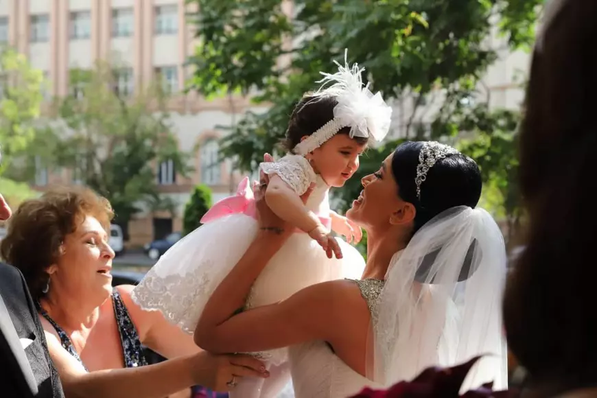 Ce ținută a ales Adelina Pestrițu pentru fiica ei în ziua nunții. Zenaida este frumușică foc!