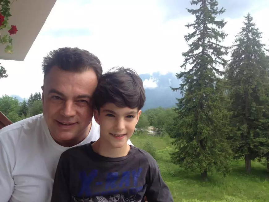 Iuliana Marciuc produce emisiuni muzicale, dar e afonă: “N-am voce deloc. La karaoke, David zice că râde lumea de mine”