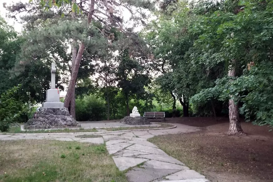 Monumentele funerare ale familiei Davila vor fi înconjurate cu bănci și copaci de sute de mii de euro! Proiectul prin care Primăria Sectorului 5 îi invită pe bucureșteni „să socializeze” printre morminte