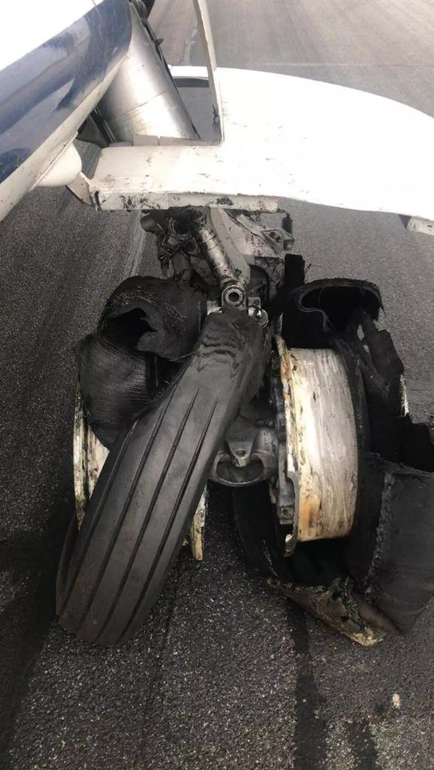 Incident grav la o aterizare pe Aeroportul Otopeni. Pneurile unui avion au explodat