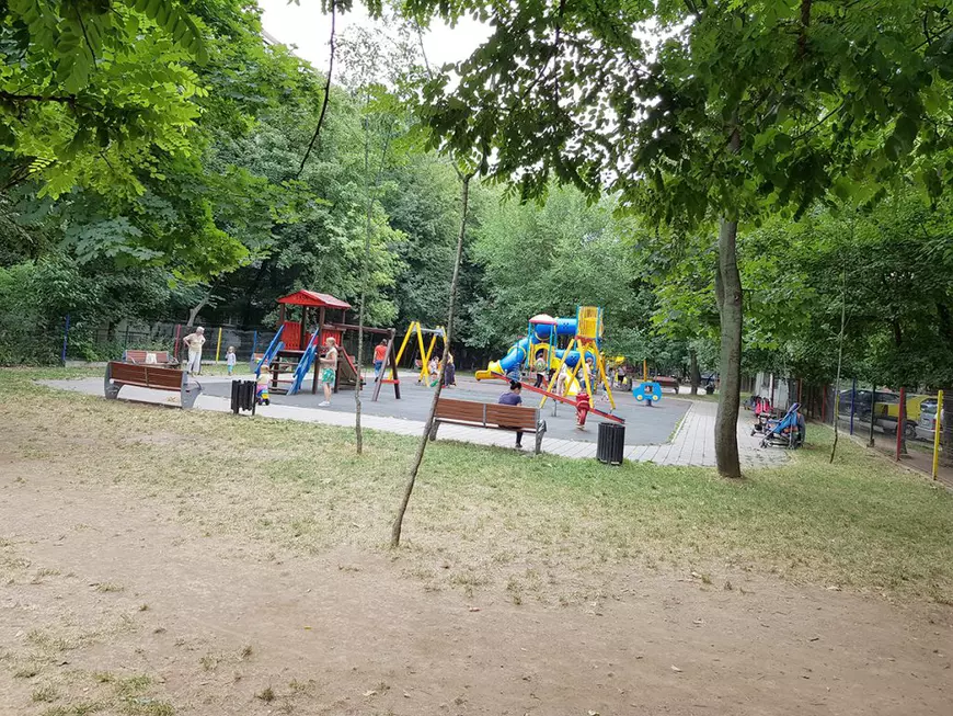 Locuri de joacă la 1,5 milioane de euro bucata! Daniel Florea, primarul PSD al Sectorului 5, cheltuie 54 de milioane de euro ca să amenajeze 34 de părculețe