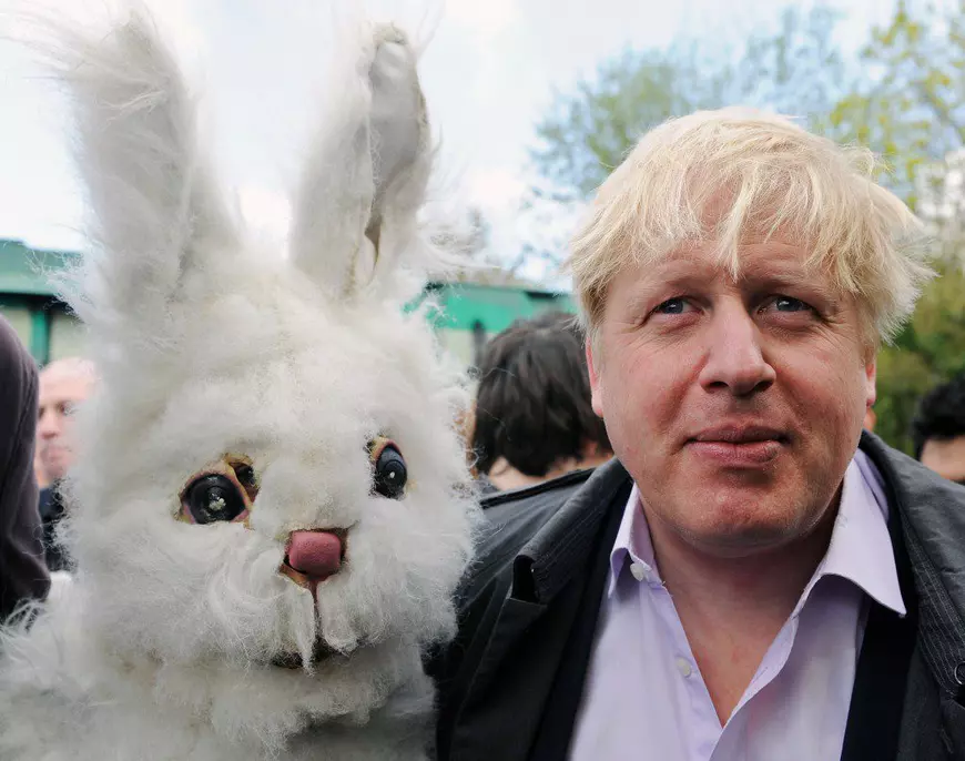 Boris Johnson, premierul care culege furtuna. „Clovnul” politicii britanice ajunge la cârma Brexitului