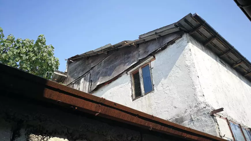 CORESPONDENȚĂ DIN CARACAL | Imagini cu casa suspectului de crimă. Vecinii spun că bărbatul nu lăsa străini în curtea lui