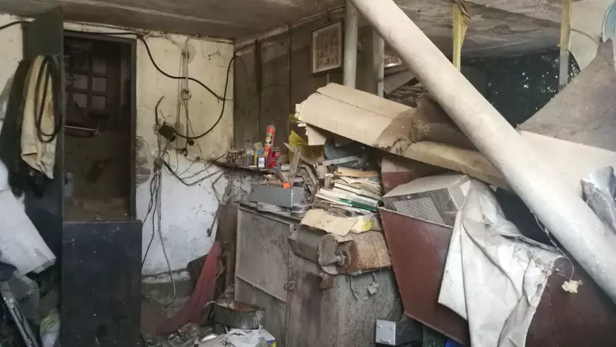 CORESPONDENȚĂ DIN CARACAL | Imagini cu casa suspectului de crimă. Vecinii spun că bărbatul nu lăsa străini în curtea lui