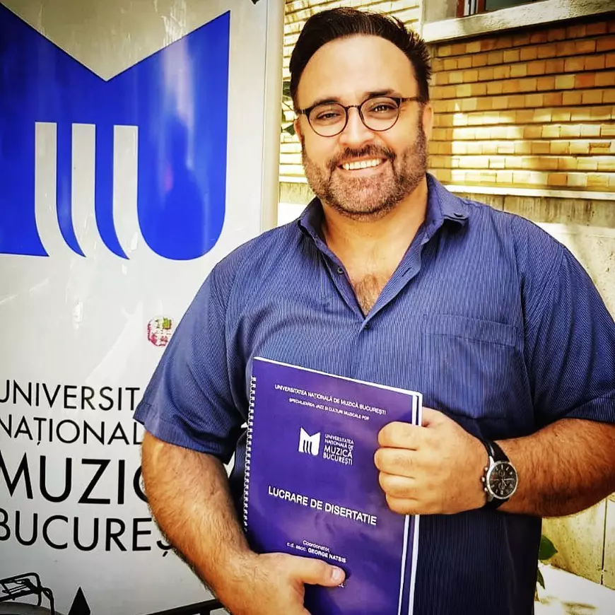 Compozitor cu patalama! Cristi Faur și-a finalizat masteratul la Conservator și se înscrie la doctorat. «Îmi puteți spune maestre»