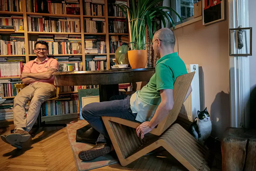 Cei doi bărbați îndrăgostiți, dintre care unul a absolvit Teologia și a fondat prima comunitate de creștini LGBT din România!