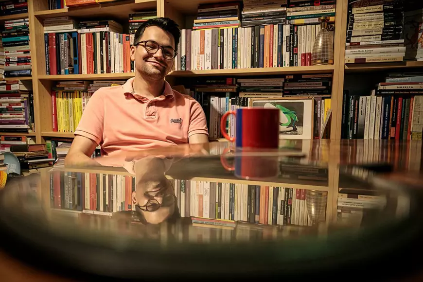 Cei doi bărbați îndrăgostiți, dintre care unul a absolvit Teologia și a fondat prima comunitate de creștini LGBT din România!