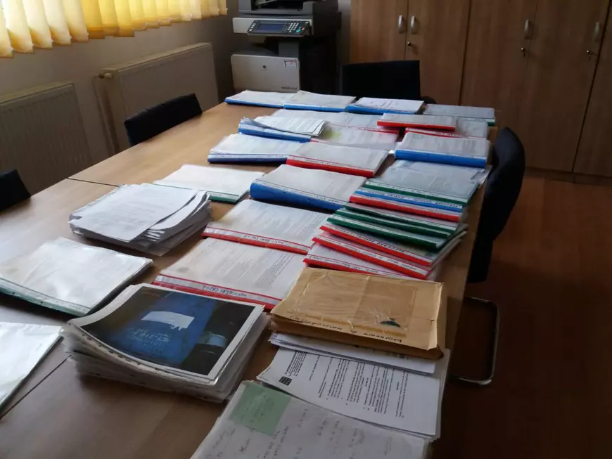 1.600 de tone de deșeuri stau adunate într-un depozit de pe fosta platformă ARO, iar autoritățile nu fac nimic!