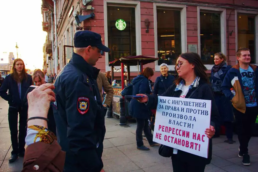 O cunoscută activistă LGBT din Rusia a fost ucisă în Sankt Petersburg