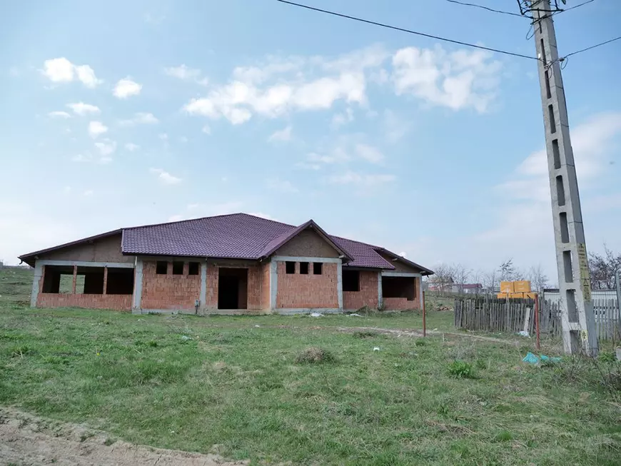 Satul din România unde grădinițele sunt în casele oamenilor! Așa se învață în cele mai sărace județe din țară