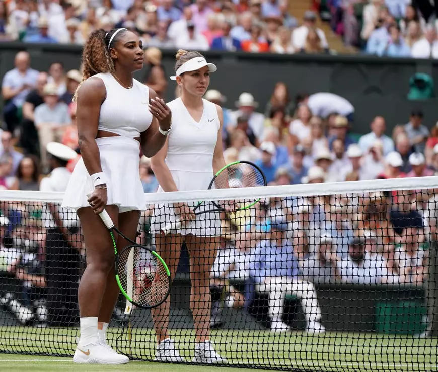 FOTO | Tribunele sunt pline de VIP-uri la meciul Simona Halep – Serena Williams. Ducesele britanice, în loja regală