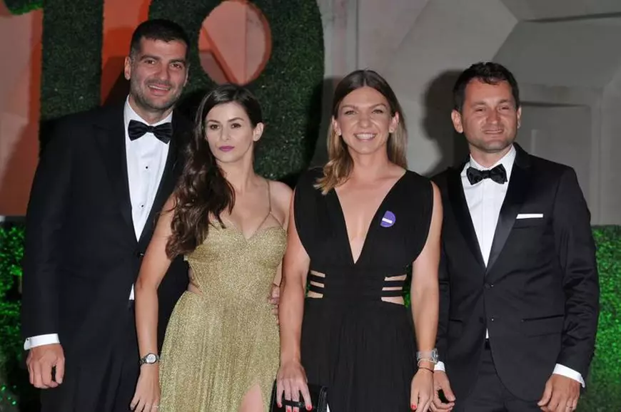 Simona Halep și iubitul său, Toni Iuruc, sărut pasional pe plajă la Mamaia