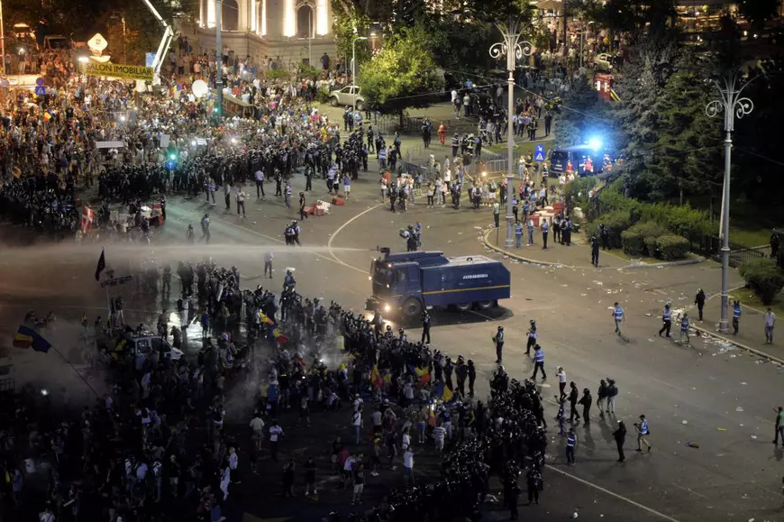 AUDIO: Claudia Nicolae, fosta consilieră a lui Carmen Dan și acum director la Agerpres, a mințit! Publicăm înregistrarea convorbirii telefonice care arată că demonstranții din 10 august au fost urmăriți de Guvern!