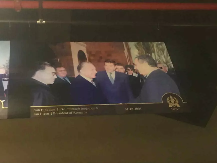 Ion Iliescu și Traian Băsescu au câte un butoi de brandy la fabrica de coniac din Erevan!