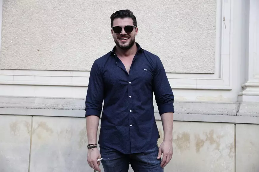 Cum fac față vedetele caniculei?