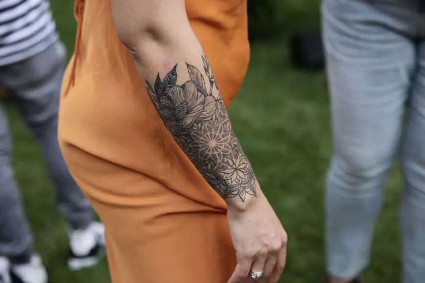 Nicoleta Nucă se umple de tatuaje