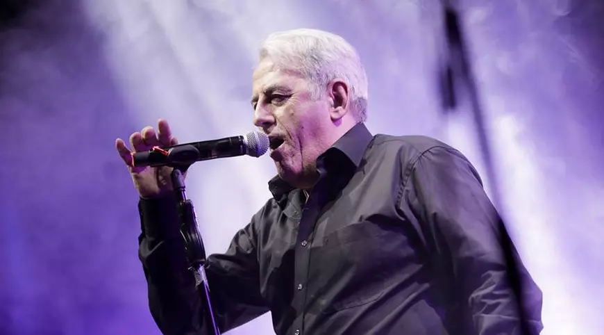 Cântărețul Johnny Sandulescu, după o operație și două săptămâni de spitalizare în Germania: “Am revenit fără pietre la rinichi și fără bagaje”