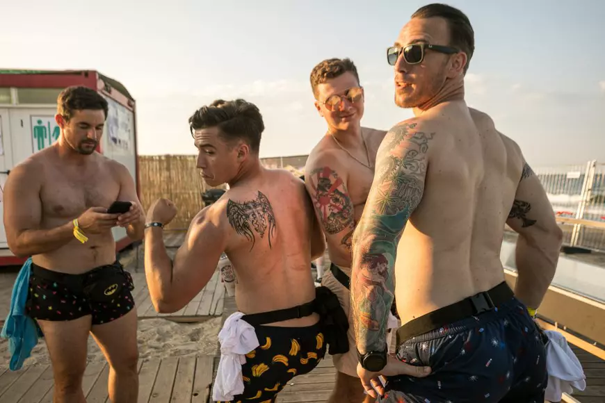 GALERIE FOTO/ Animalele de pe gât! Trendul în materie de tatuaje la Neversea 2019