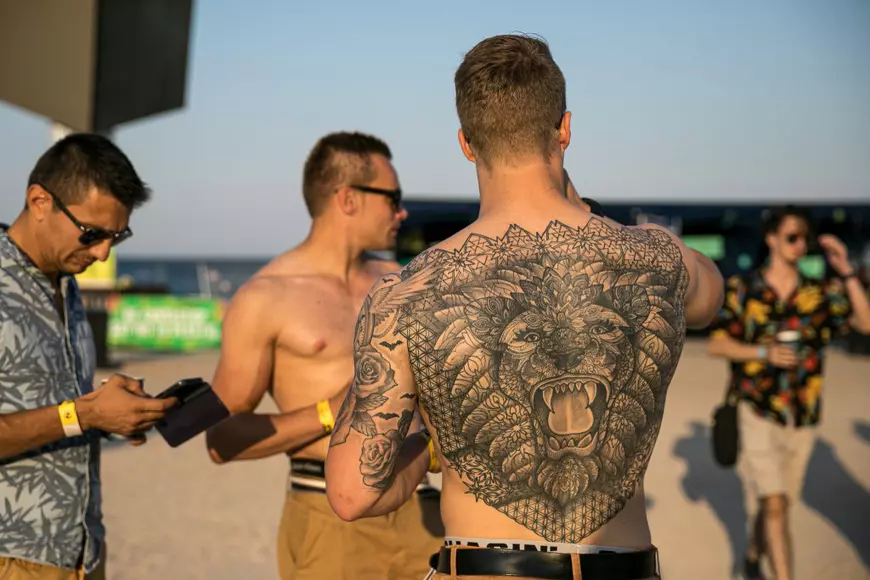 GALERIE FOTO/ Animalele de pe gât! Trendul în materie de tatuaje la Neversea 2019