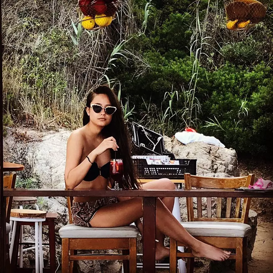 Actrița Oana Cârmaciu, vacanță pe repede-înainte între filmări. E colegă de serial cu Maia Morgenstern, Adriana Trandafir și Marian Râlea