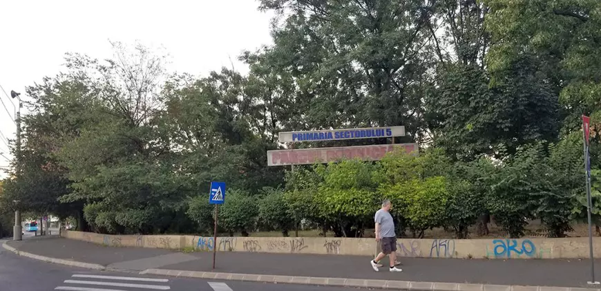 Locuri de joacă la 1,5 milioane de euro bucata! Daniel Florea, primarul PSD al Sectorului 5, cheltuie 54 de milioane de euro ca să amenajeze 34 de părculețe