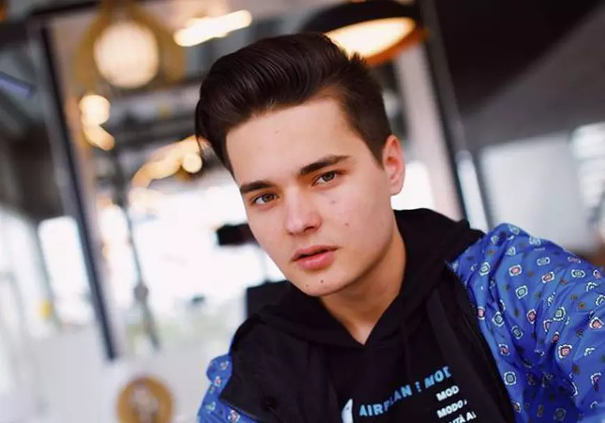Selly stă în autoizolare alături de comunitatea lui virtuală. Cel mai urmărit vlogger din România realizează o serie de interviuri despre informarea corectă asupra pandemiei Covid19