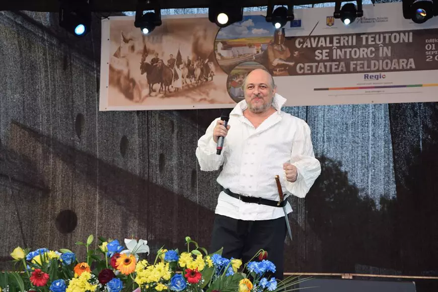 Marius Dragomir a devenit «solist și compozitor paranormal». «Muzica ne face parte din viața cosmică»