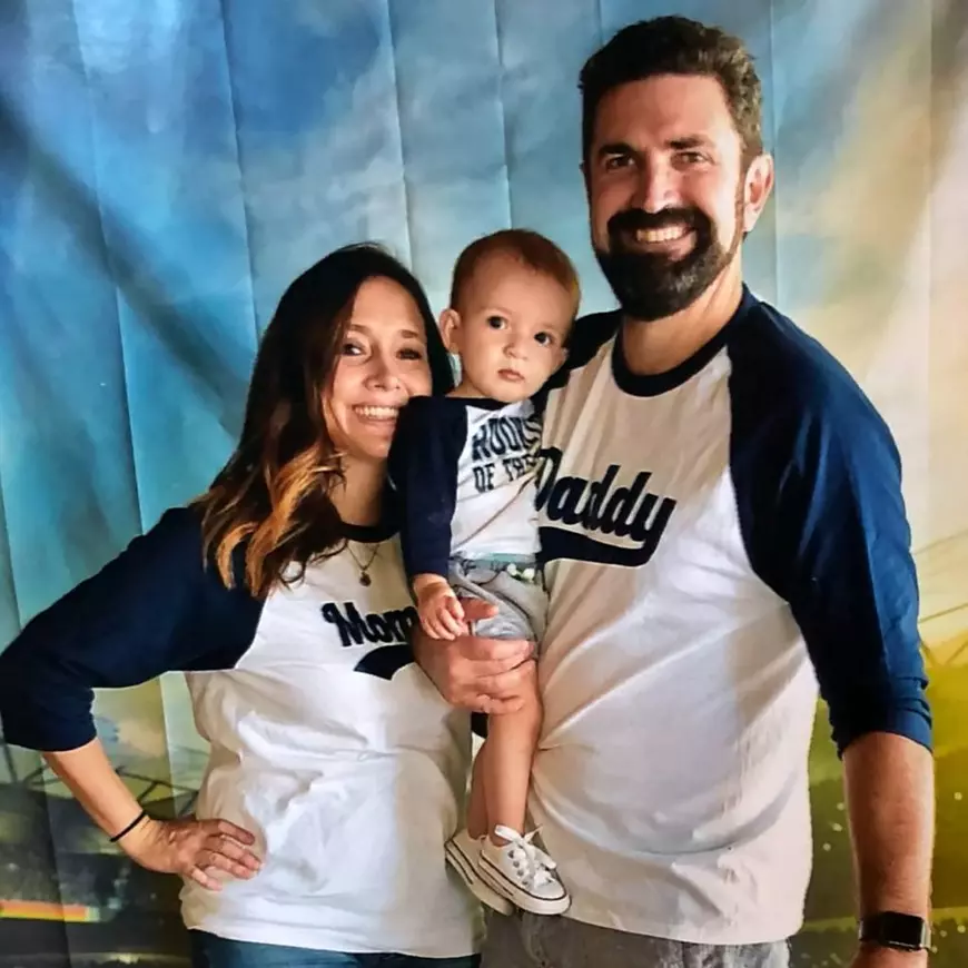 FOTO | Gestul emoționant al unei fetițe pentru vecinii ei care și-au pierdut casa într-un incendiu