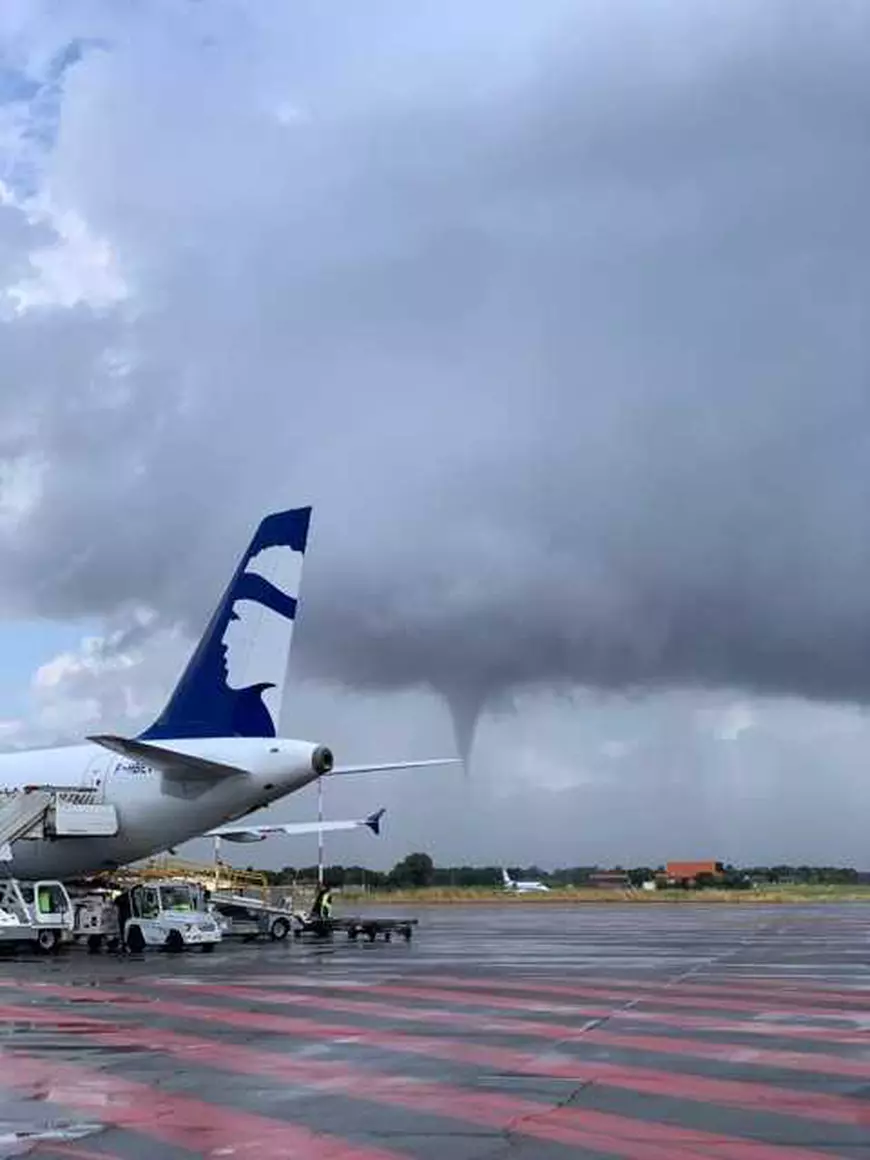 Vreme la extreme, în Europa. Tornadă în Corsica și zăpadă în munții italieni