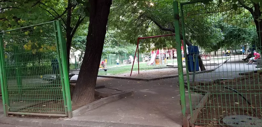 Locuri de joacă la 1,5 milioane de euro bucata! Daniel Florea, primarul PSD al Sectorului 5, cheltuie 54 de milioane de euro ca să amenajeze 34 de părculețe