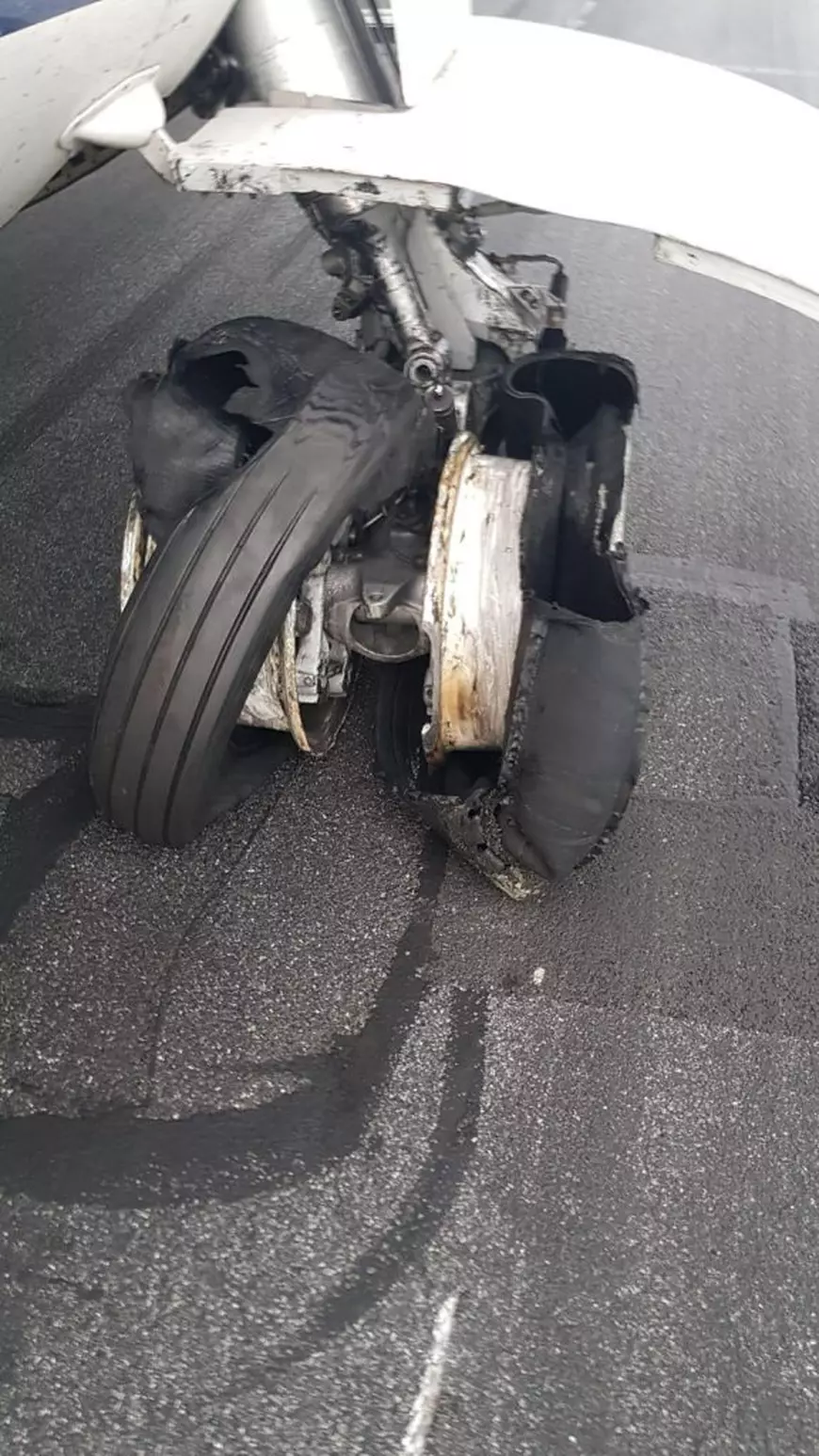 EXCLUSIV/ Concluziile preliminare ale anchetei de la Otopeni: piloţii TAROM ar fi „tras frâna de mână” în timp ce aeronava rula pe pistă