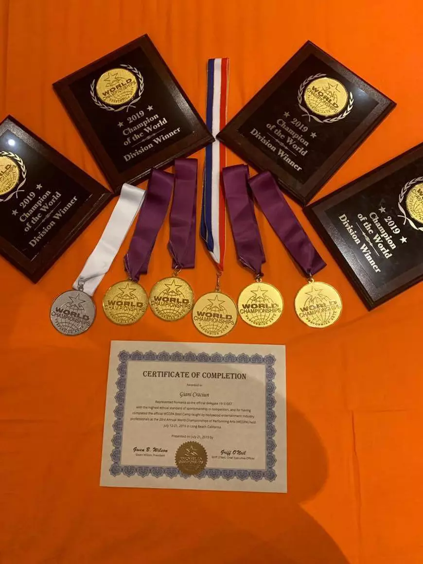 Un clarinetist a făcut furori în America, la World Championship of Performing Arts. Puștiul s-a-ntors acasă cu cinci medalii de aur!